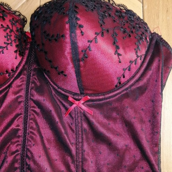 * Red Bustier Size 36D - Picture 2 of 5